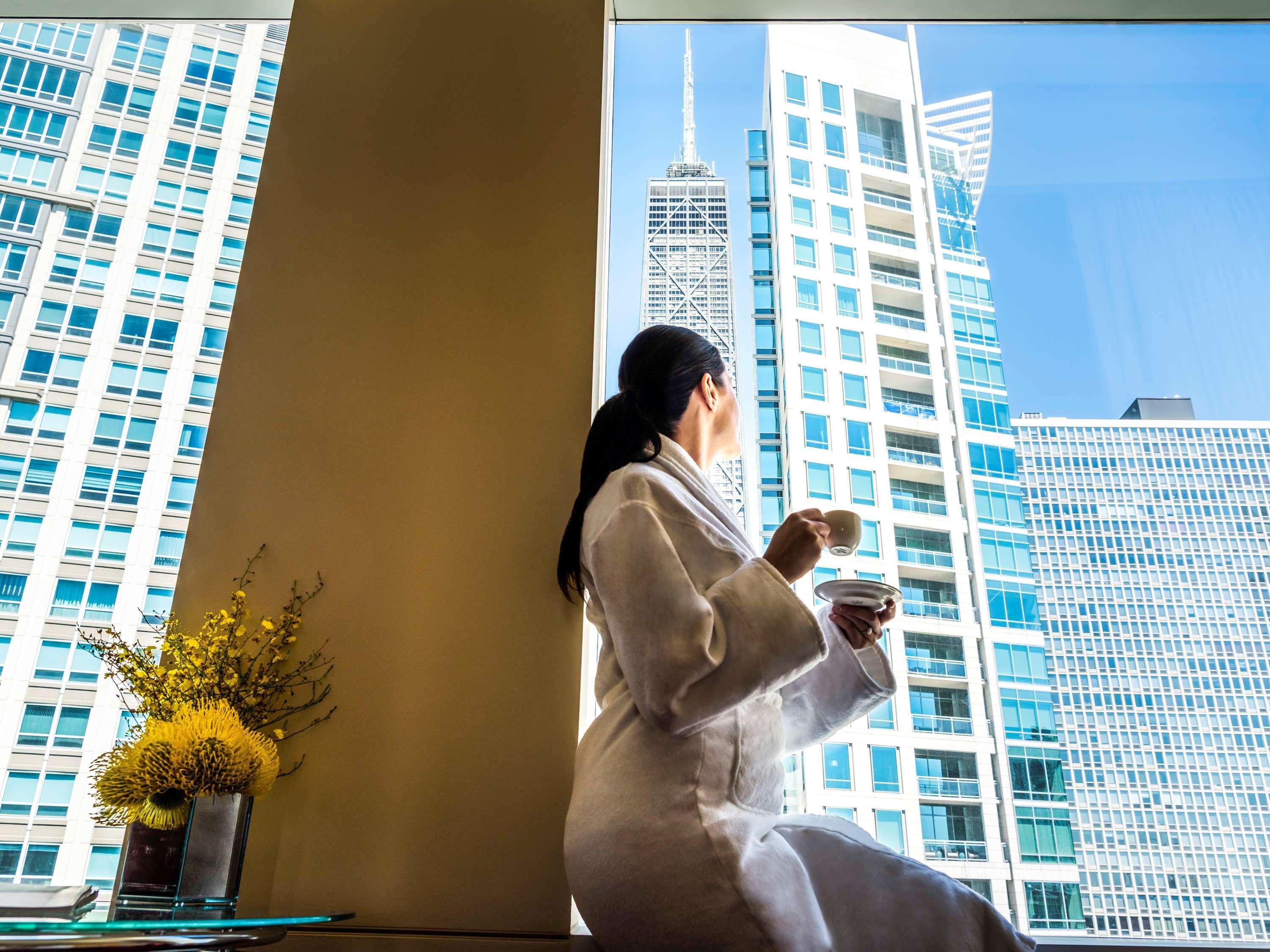 Sofitel Chicago Magnificent Mile Hotell Eksteriør bilde The view from the hotel