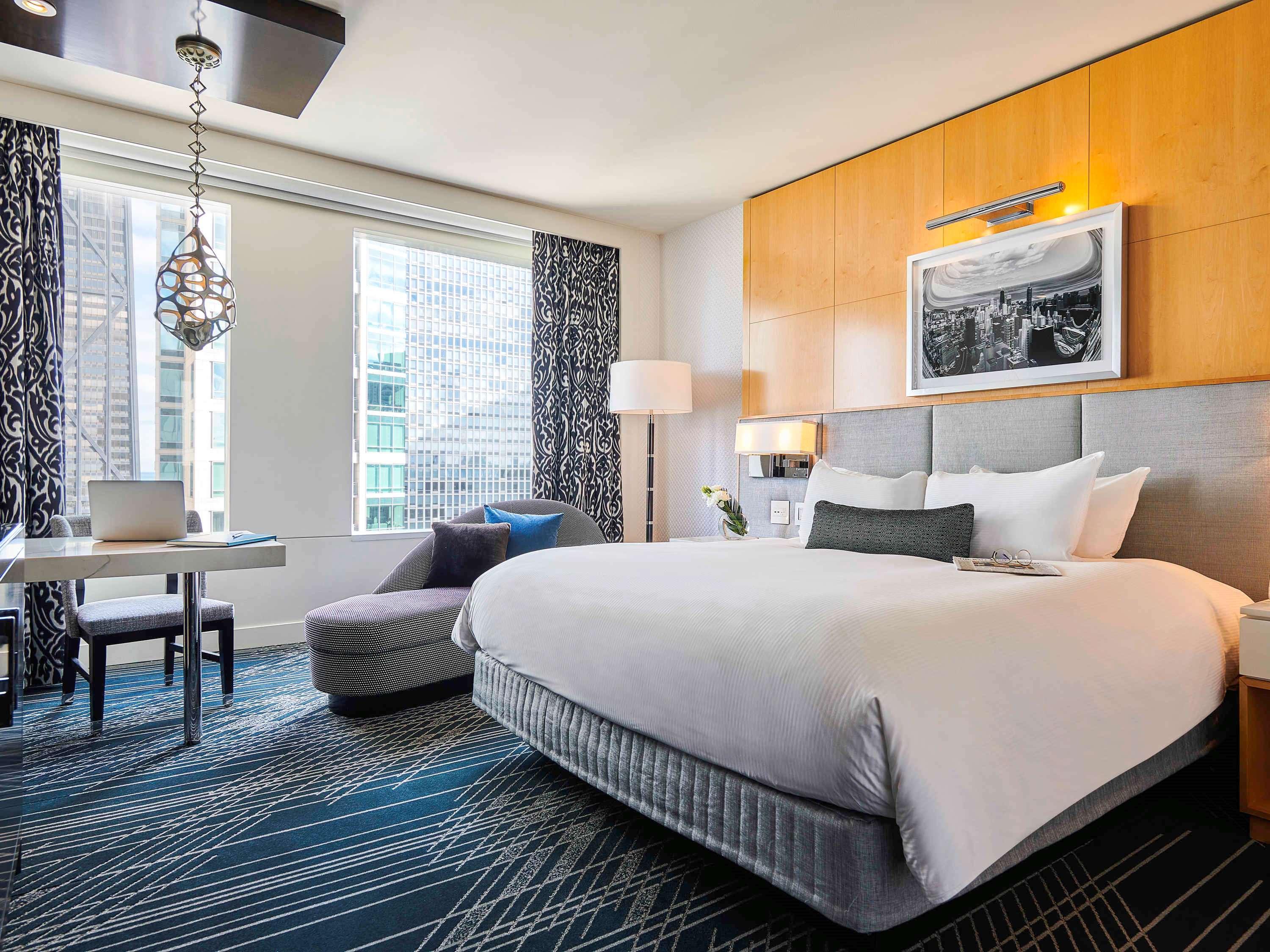 Sofitel Chicago Magnificent Mile Hotell Eksteriør bilde A guest room at the Hotel Commonwealth
