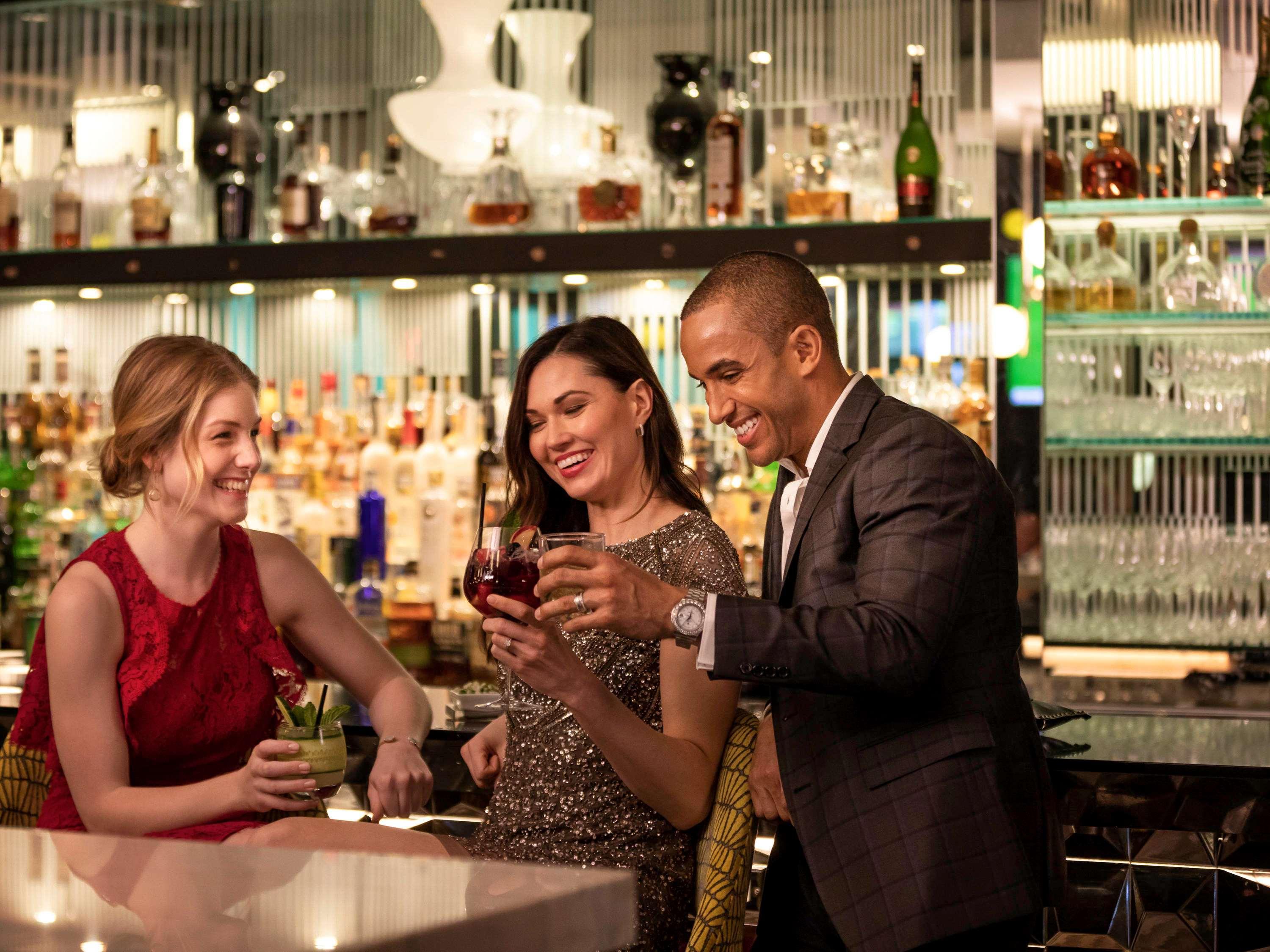 Sofitel Chicago Magnificent Mile Hotell Eksteriør bilde The bar at the Ritz-Carlton, Boston