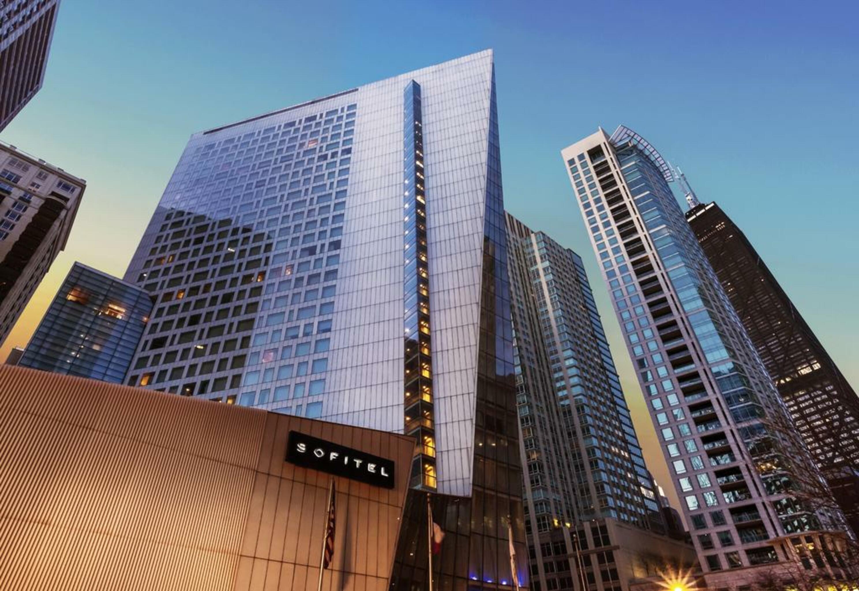 Sofitel Chicago Magnificent Mile Hotell Eksteriør bilde The hotel in 2014