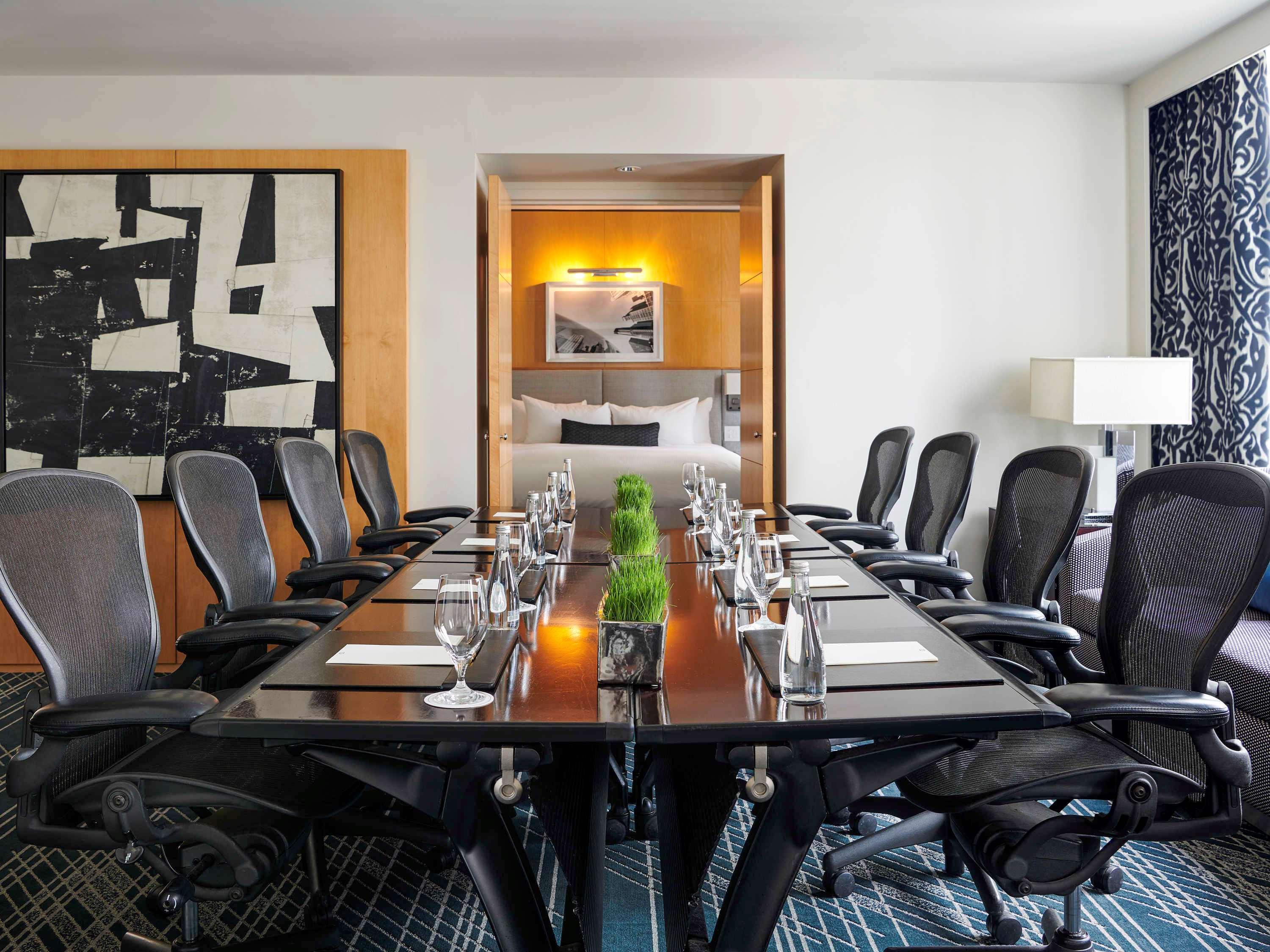 Sofitel Chicago Magnificent Mile Hotell Eksteriør bilde Boardroom at the Westin Palace, Madrid