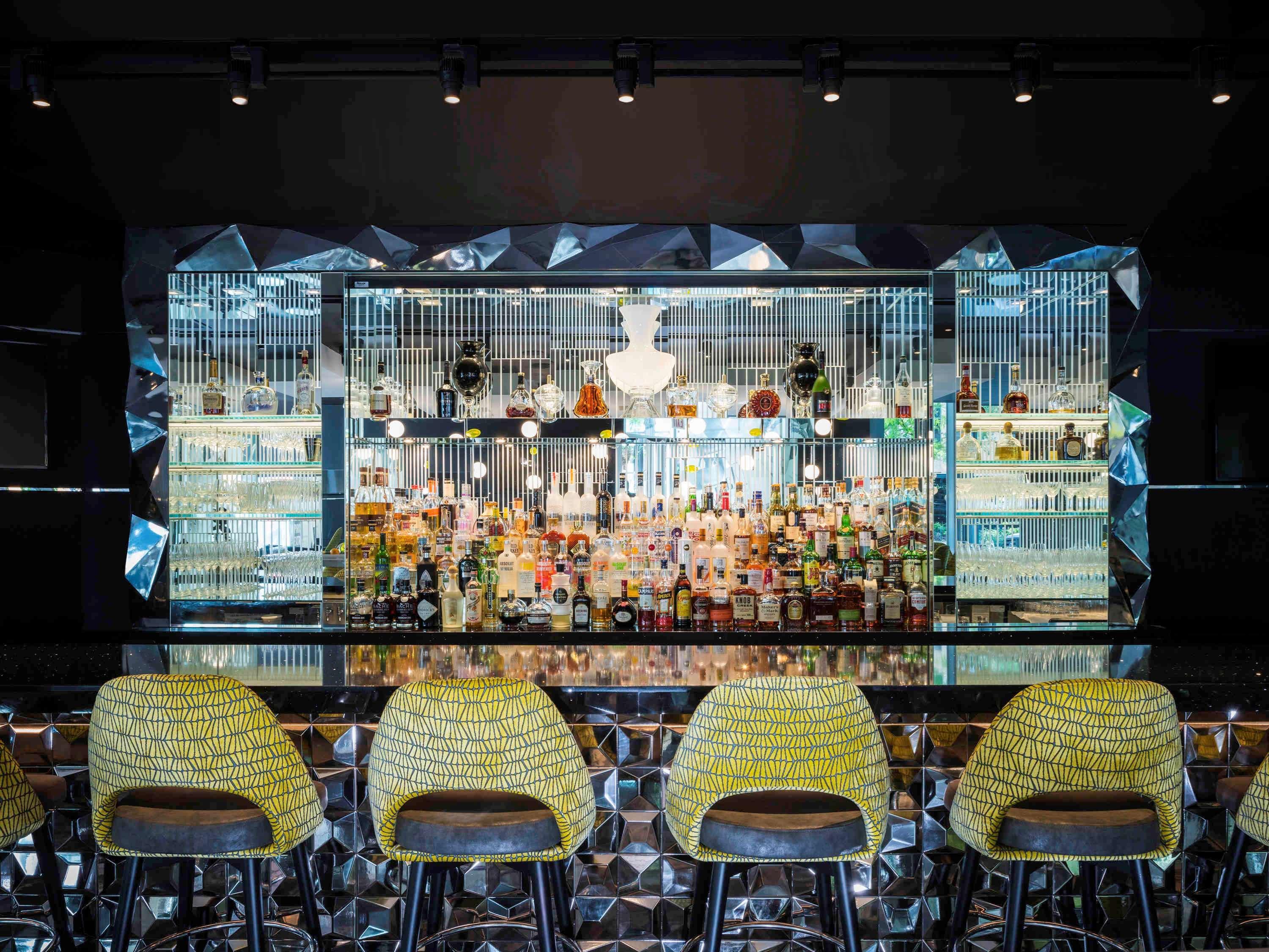 Sofitel Chicago Magnificent Mile Hotell Eksteriør bilde The bar at the 100A restaurant