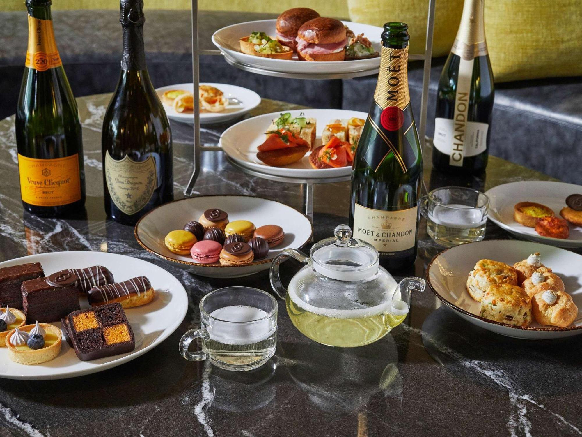 Sofitel Chicago Magnificent Mile Hotell Eksteriør bilde Champagne and French desserts
