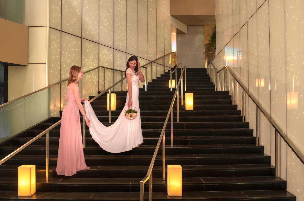 Sofitel Chicago Magnificent Mile Hotell Eksteriør bilde Wedding at the hotel